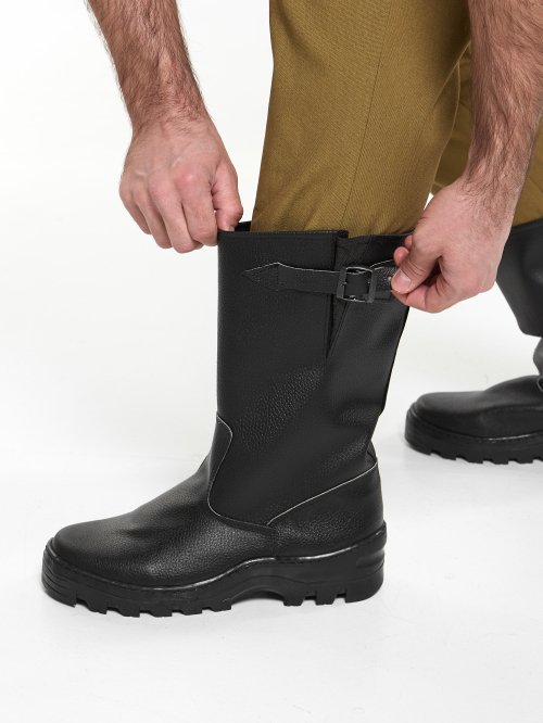 Кирзовые сапоги &mdash; 6